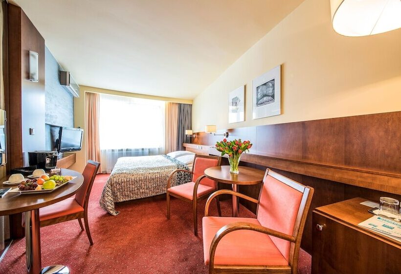 ジュニアスイート, Jana