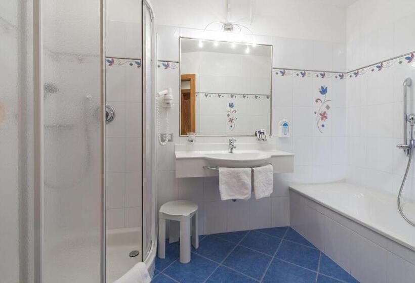 חדר סופריור עם מרפסת, Kristallhotel Corona Krone