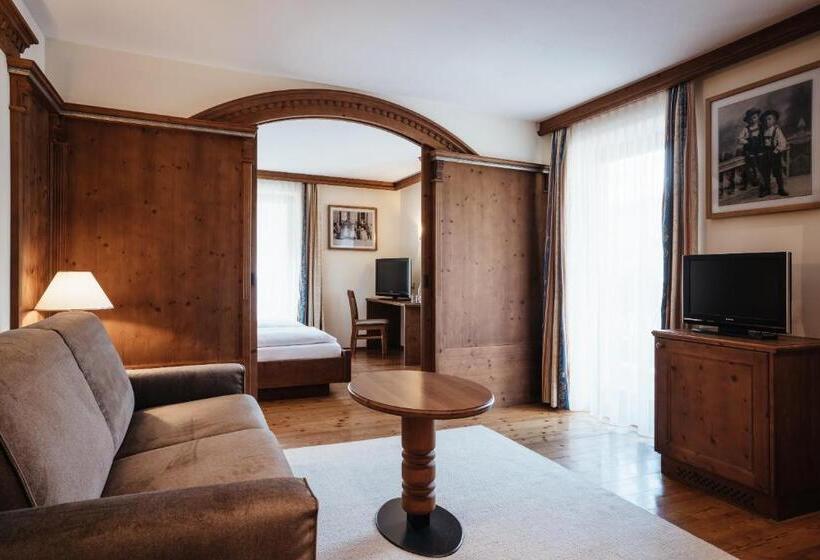 סוויטה, Kristallhotel Corona Krone