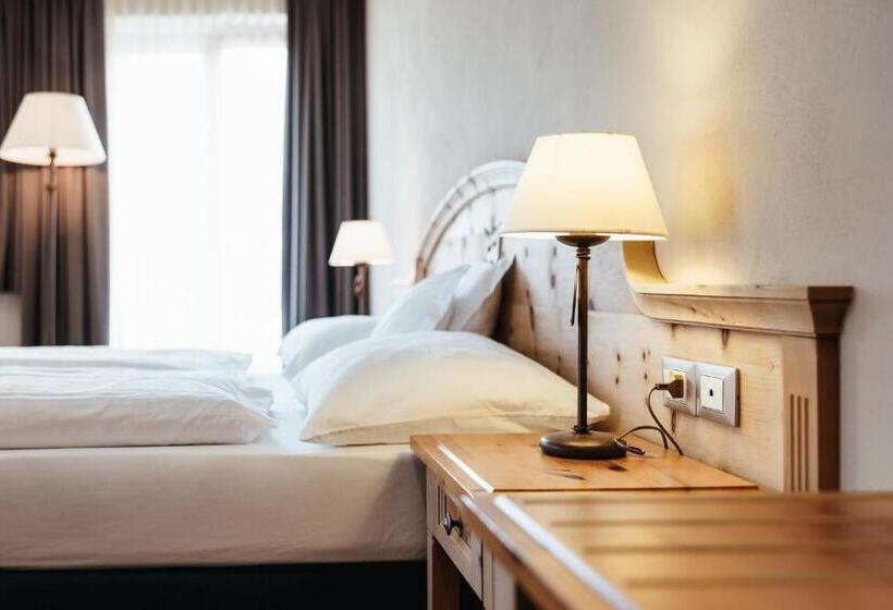 주니어 스위트, Kristallhotel Corona Krone