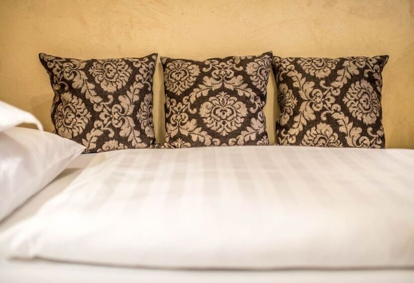 اتاق راحتی یک تخته, Kristallhotel Corona Krone