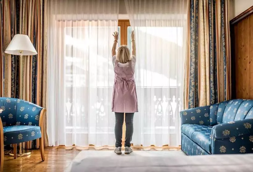 バルコニー付きスーペリアルーム, Kristallhotel Corona Krone