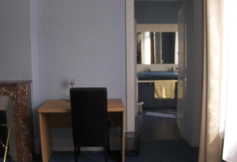 スタンダード4人部屋, La Tour De Crecy