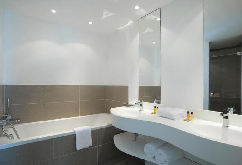 주니어 스위트, L’échappée Belle