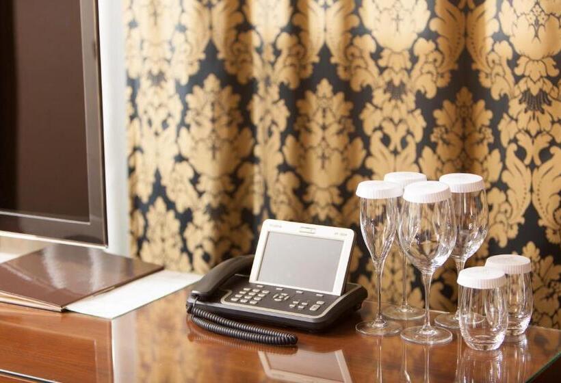 Номер Стандарт, Metropolis