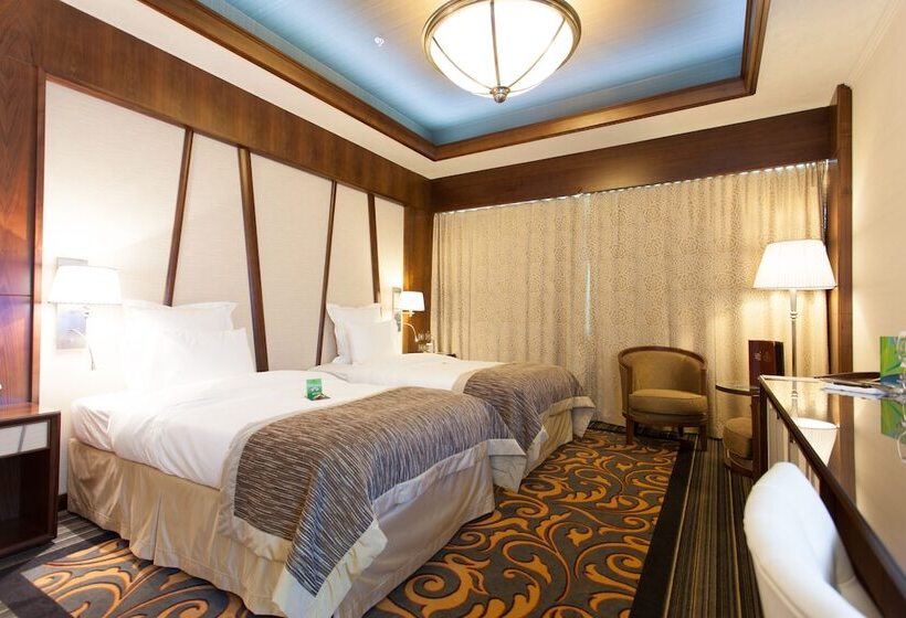 Номер Стандарт, Metropolis