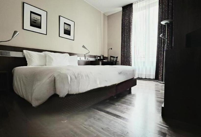 اتاق راحتی, De La Poste