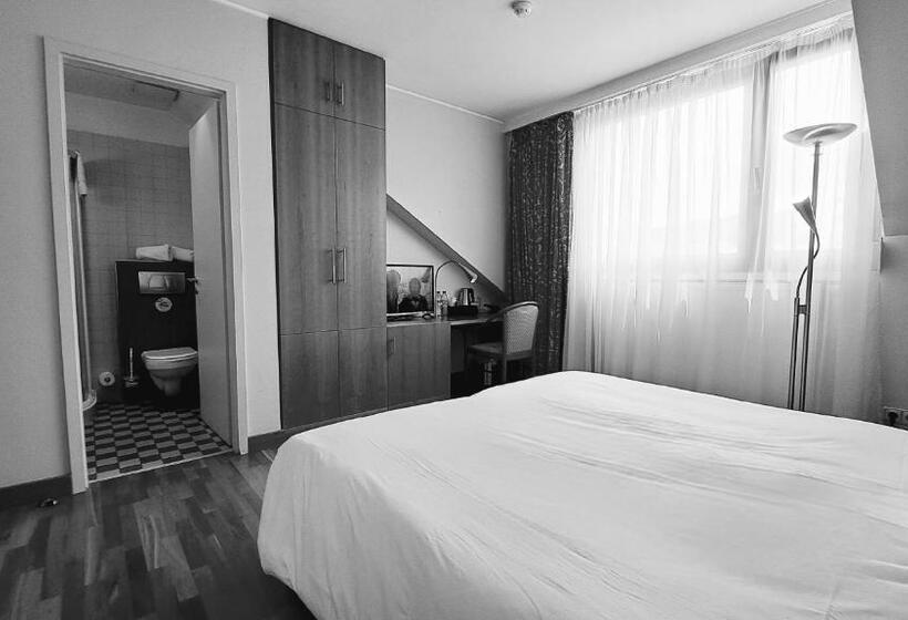 اتاق استاندارد, De La Poste