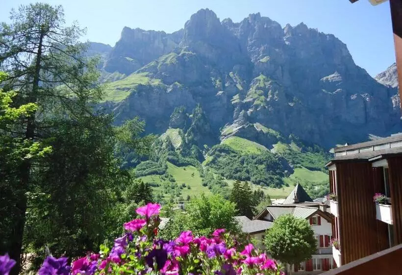 Standard Kolmen Hengen Huone, Quellenhof Leukerbad
