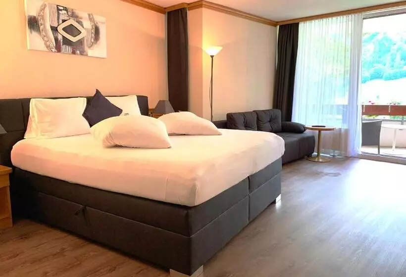 Standard Kolmen Hengen Huone, Quellenhof Leukerbad