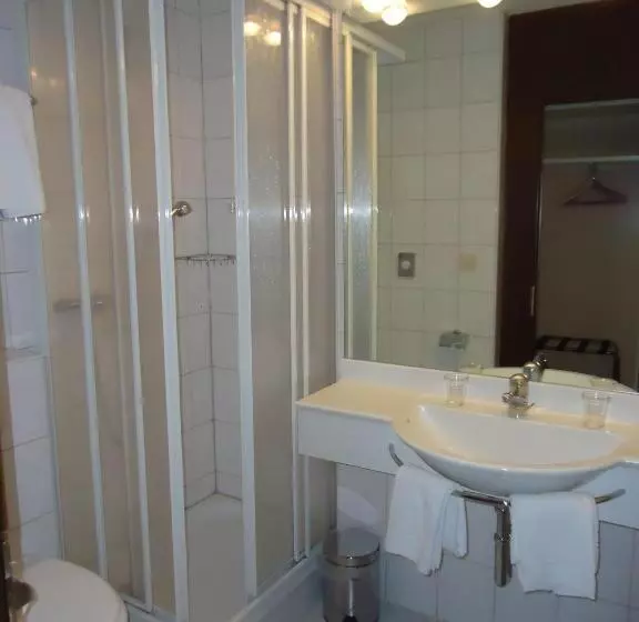 Standard Kolmen Hengen Huone, Quellenhof Leukerbad