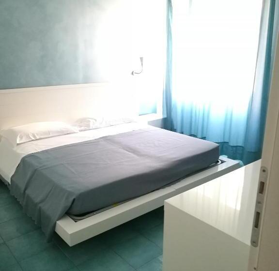 标准三人间, Rock Garden