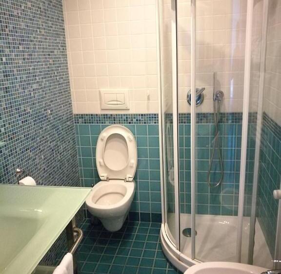 标准三人间, Rock Garden