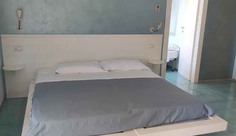 舒适三人间, Rock Garden