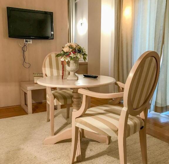 جناح ديلوكس, Satu Mare City