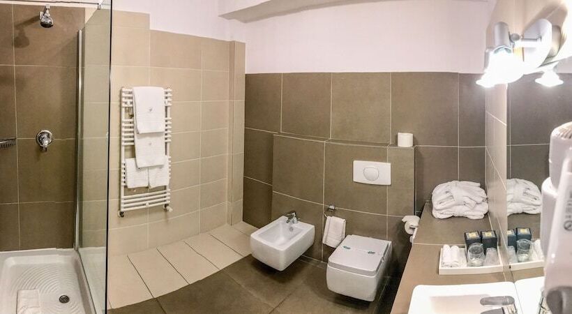 غرفة عائلية, Satu Mare City