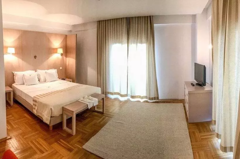 デラックススイート, Satu Mare City