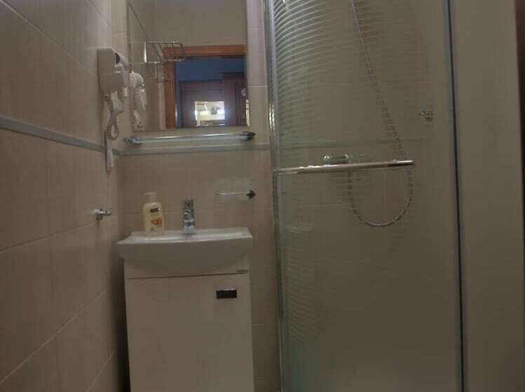 标准单人间, Villa Jedynak