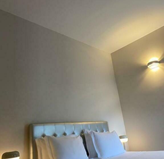 اتاق لوکس با بالکن, Midtown Salerno