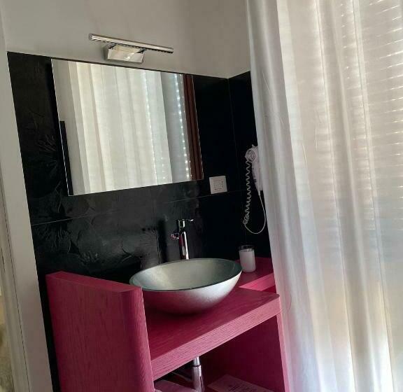 اتاق لوکس با بالکن, Midtown Salerno