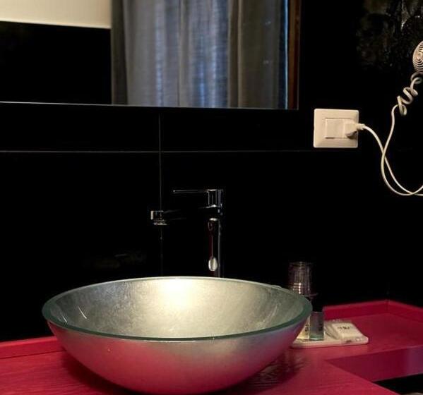 اتاق لوکس با بالکن, Midtown Salerno