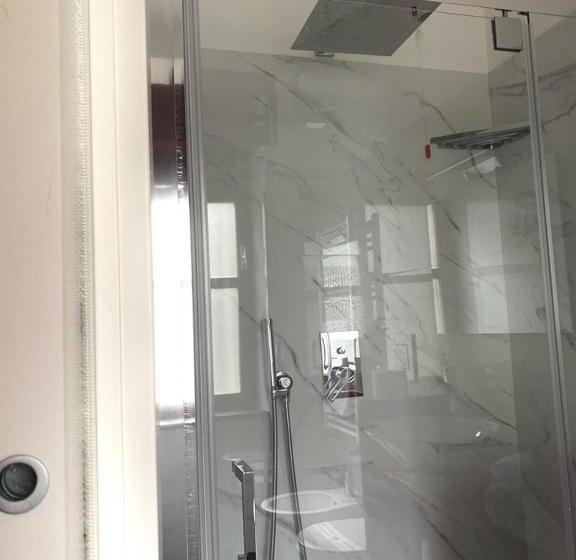 اتاق لوکس, Midtown Salerno