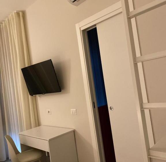 اتاق لوکس با بالکن, Midtown Salerno