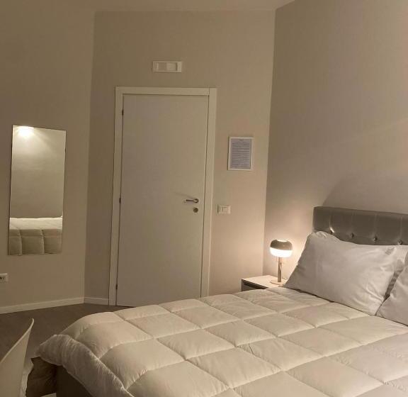 اتاق لوکس با بالکن, Midtown Salerno