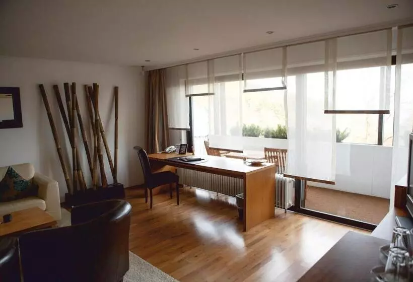 スイート, Arens Hotel 327mnn