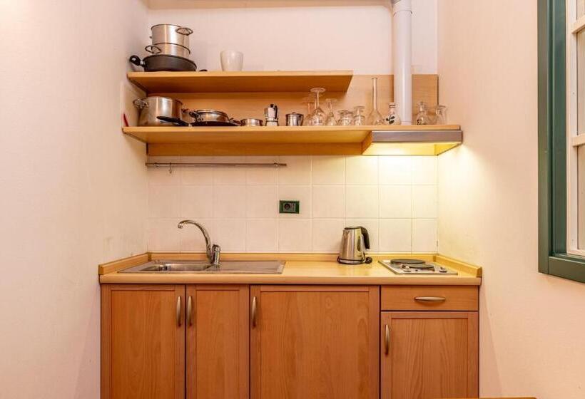 شقة غرفة واحدة, Club Hotel Tenno