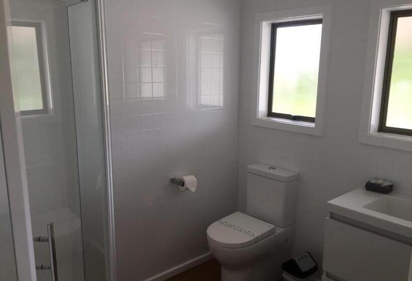 סטודיו משפחתי, Fairway Motel & Apartments