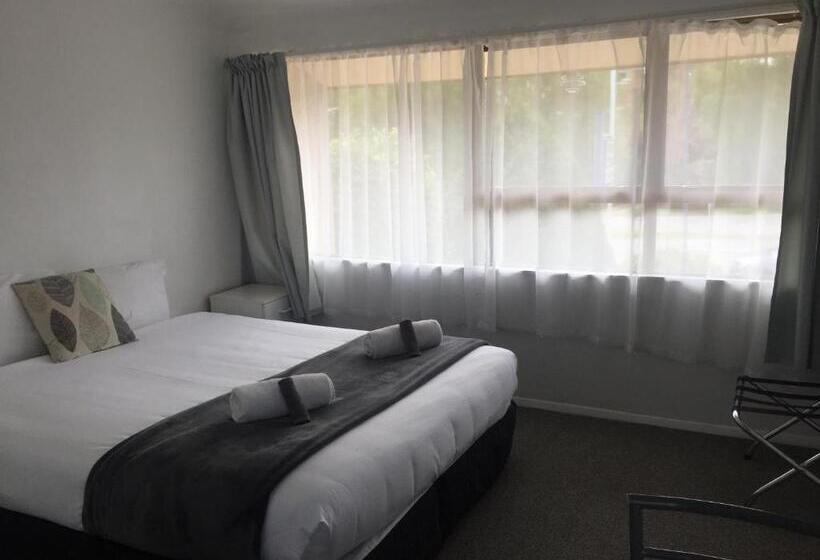 סטודיו משפחתי, Fairway Motel & Apartments