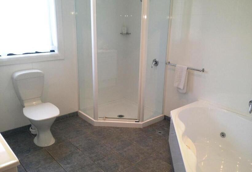 מיטת קינג בסוויטה, Fairway Motel & Apartments