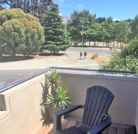 מיטת קינג בסוויטה, Fairway Motel & Apartments