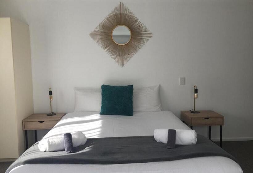 מיטת קינג בסוויטה, Fairway Motel & Apartments