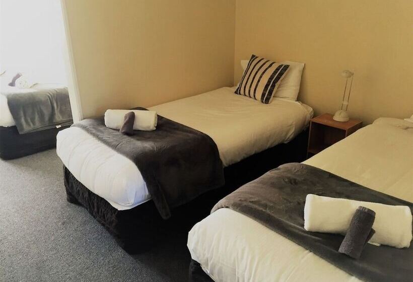 סטודיו משפחתי, Fairway Motel & Apartments