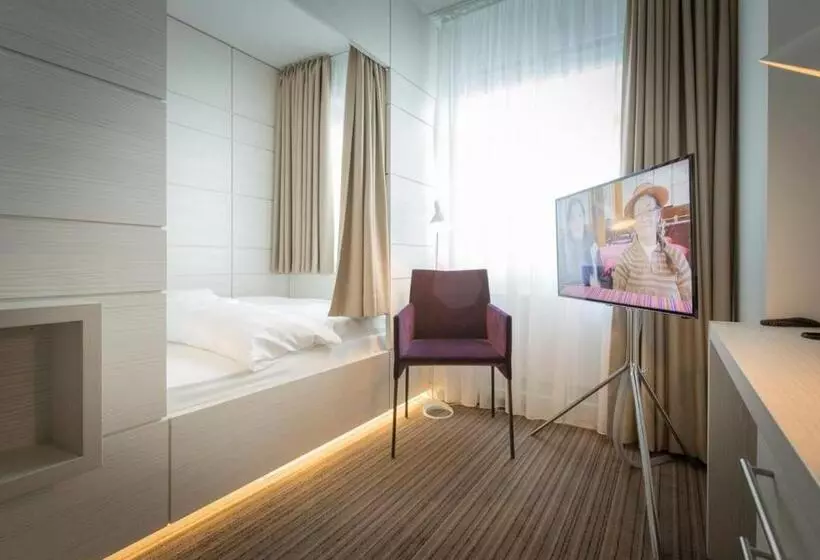Superior Room, Altera