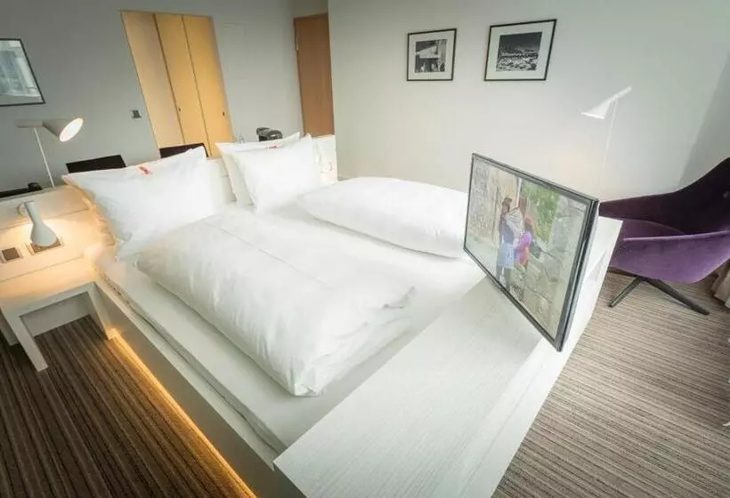 Superior Room, Altera