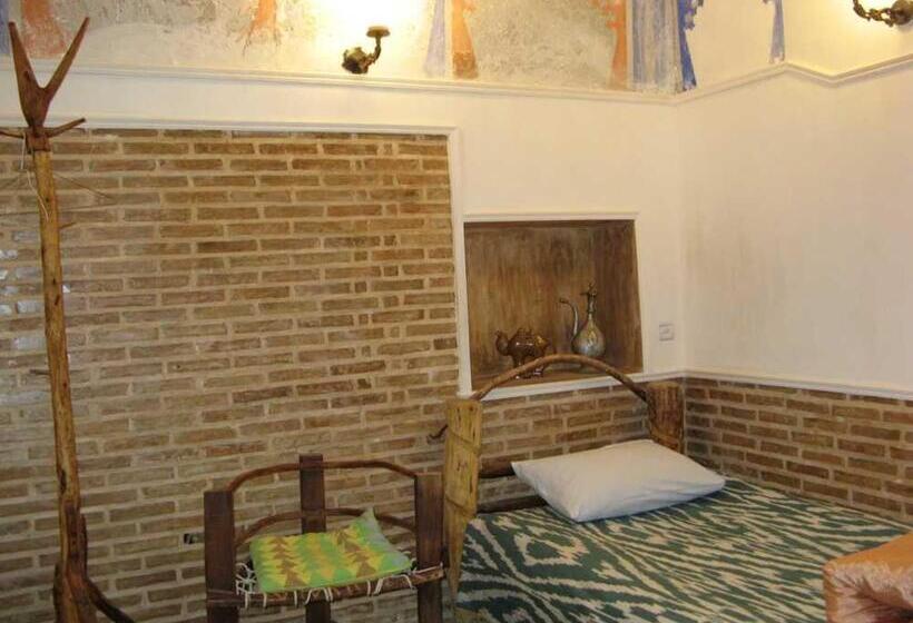 חדר סטנדרט יחיד, Amulet