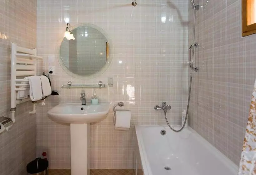 اتاق استاندارد یک نفره, Amulet