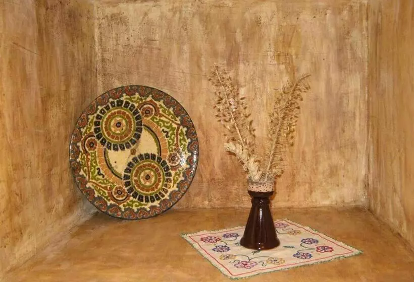 اتاق استاندارد یک نفره, Amulet