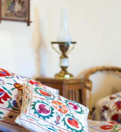 חדר סטנדרט, Amulet