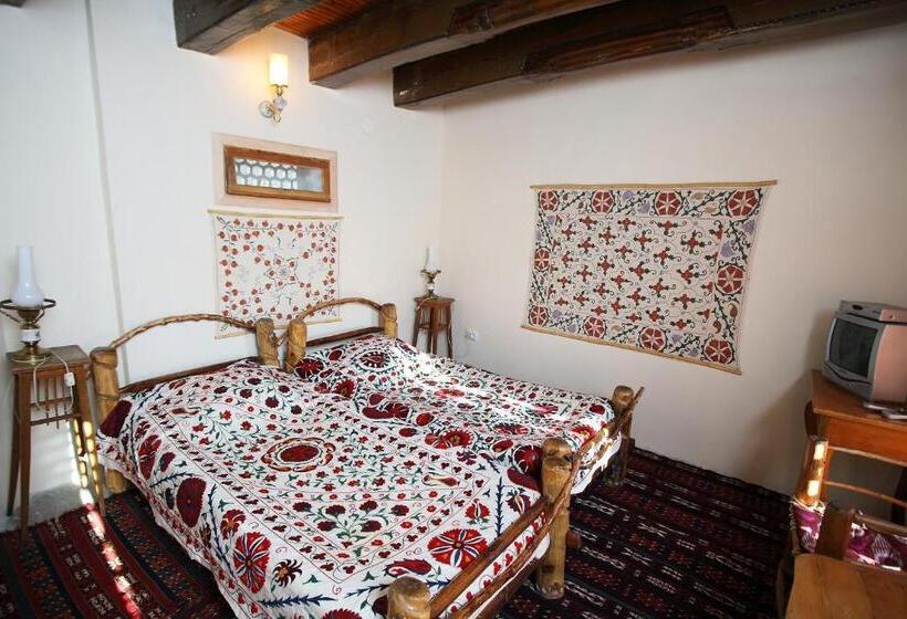 חדר סטנדרט, Amulet