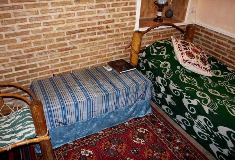 חדר סטנדרט יחיד, Amulet