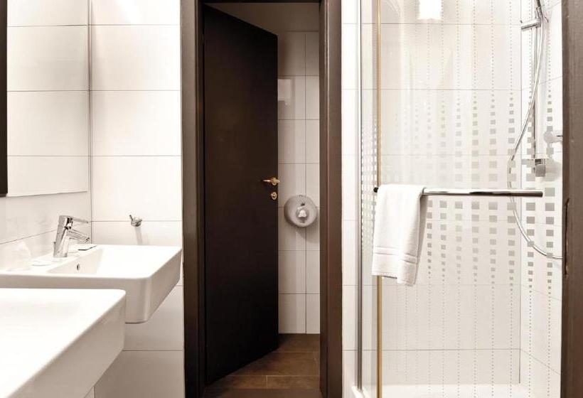 디럭스 룸, Arcade