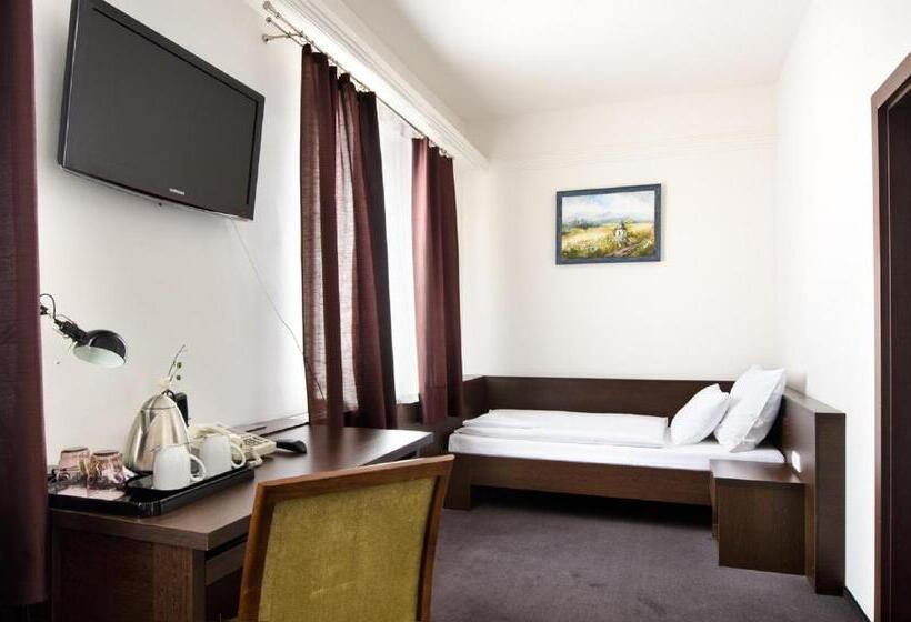 디럭스 룸, Arcade