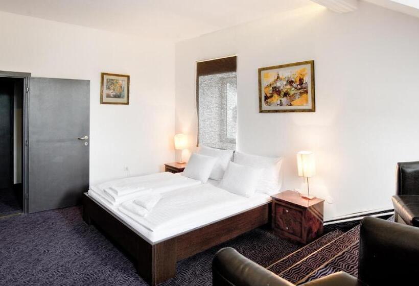 스탠다드 룸, Arcade