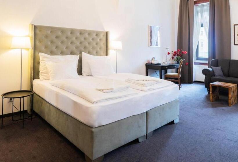 주니어 스위트, Arcade