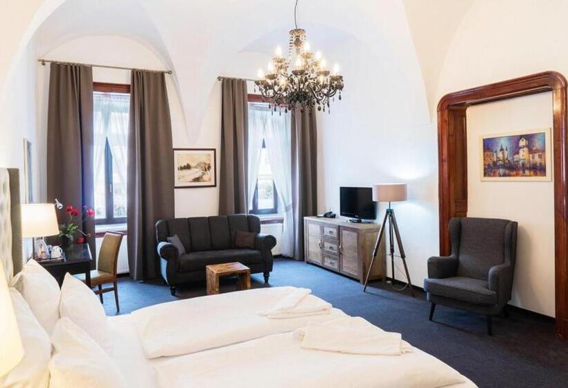 주니어 스위트, Arcade