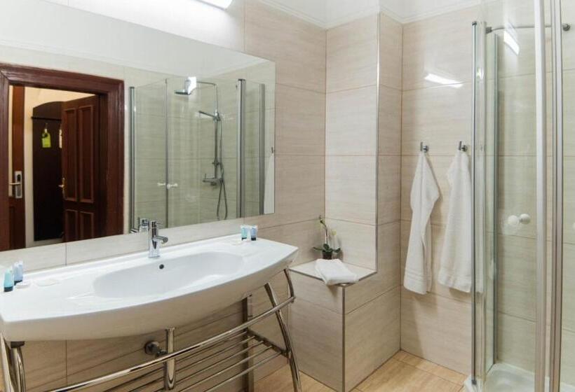 주니어 스위트, Arcade